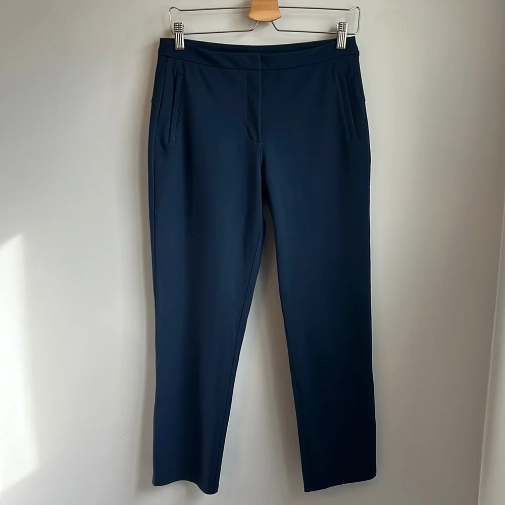 Lululemon On The Move Pant *Lightweight True Navy SZ 8